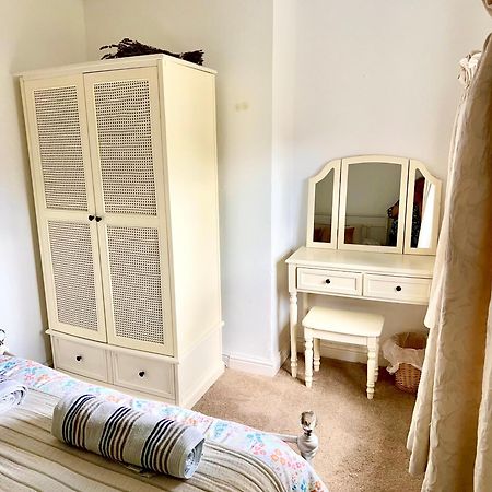 Holly Cottage Cosy Home In Sherwood Forest إيدوينستو المظهر الخارجي الصورة